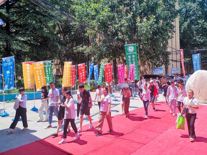 校园开放日家长访校