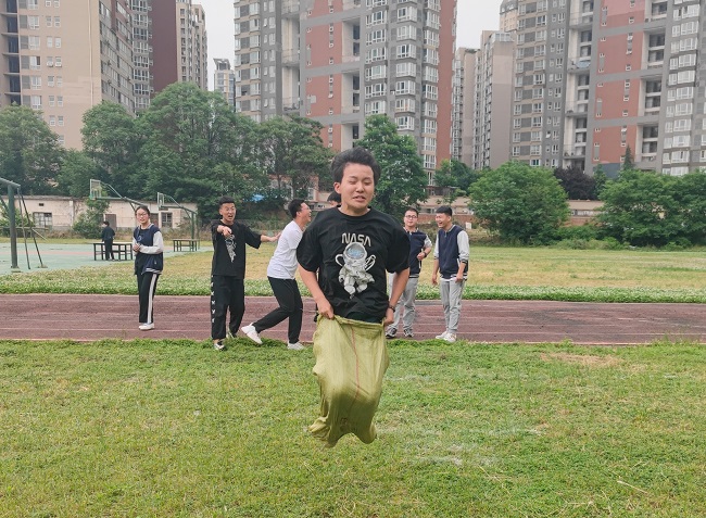 西安职业高中运动会